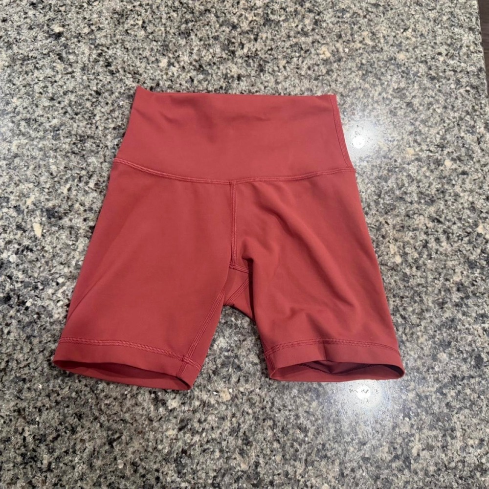 Lululemon Wunder Train High-Rise Short 6"